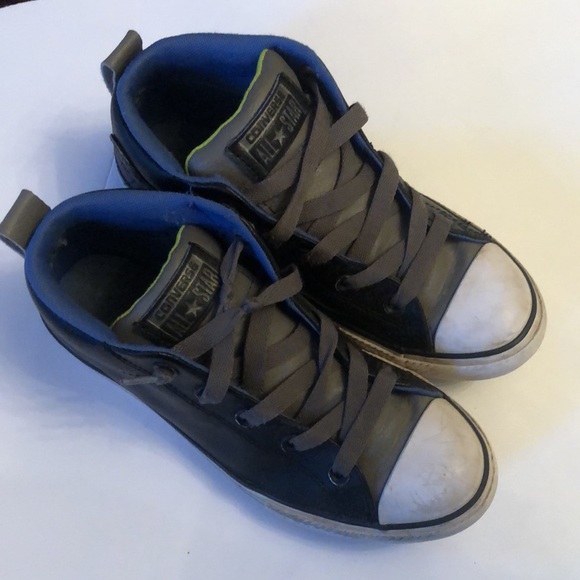 Size 4 kids Leather high top converse all stars ⭐️ - Picture 5 of 5
